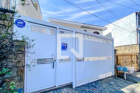Casa para alugar com 200m², 3 quartos e 4 vagasFachada