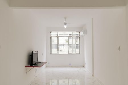 Sala/Quarto de apartamento para alugar com 1 quarto, 44m² em Copacabana, Rio de Janeiro