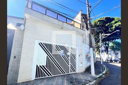 Casa à venda com 114m², 3 quartos e 2 vagas Casa à venda com 114m², 3 quartos e 2 vagasFachada