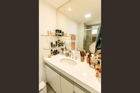 Apartamento à venda com 117m², 2 quartos e 2 vagas Apartamento à venda com 117m², 2 quartos e 2 vagasSuíte