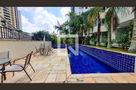 Apartamento à venda com 80m², 2 quartos e 2 vagas Apartamento à venda com 80m², 2 quartos e 2 vagasÁrea comum - Piscina