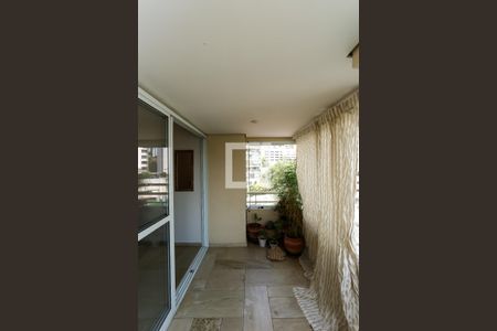 Apartamento à venda com 80m², 2 quartos e 2 vagas Apartamento à venda com 80m², 2 quartos e 2 vagasVaranda