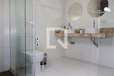 Casa à venda com 550m², 4 quartos e 3 vagas Casa à venda com 550m², 4 quartos e 3 vagasBanheiro da Suíte 1