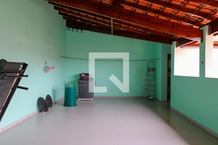 Casa à venda com 550m², 4 quartos e 3 vagas Casa à venda com 550m², 4 quartos e 3 vagasTerraço