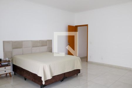 Casa à venda com 550m², 4 quartos e 3 vagas Casa à venda com 550m², 4 quartos e 3 vagasSuíte 1