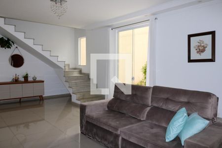 Casa à venda com 550m², 4 quartos e 3 vagasSala