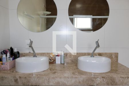 Casa à venda com 550m², 4 quartos e 3 vagas Casa à venda com 550m², 4 quartos e 3 vagasBanheiro da Suíte 1