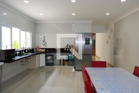 Casa à venda com 550m², 4 quartos e 3 vagas Casa à venda com 550m², 4 quartos e 3 vagasCozinha