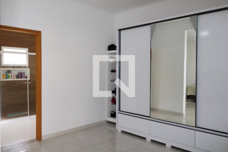 Casa à venda com 550m², 4 quartos e 3 vagas Casa à venda com 550m², 4 quartos e 3 vagasCloset da Suíte 1