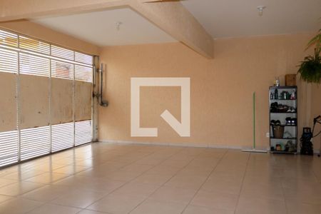 Casa à venda com 550m², 4 quartos e 3 vagas Casa à venda com 550m², 4 quartos e 3 vagasGaragem