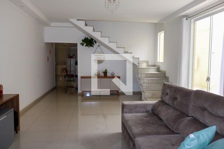 Casa à venda com 550m², 4 quartos e 3 vagasSala