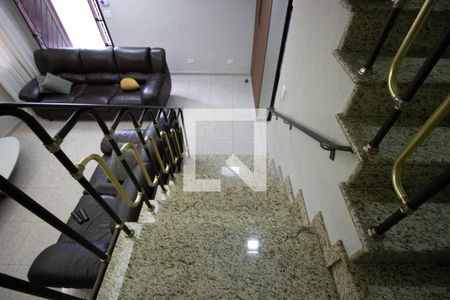 Casa à venda com 160m², 3 quartos e 3 vagasEscada