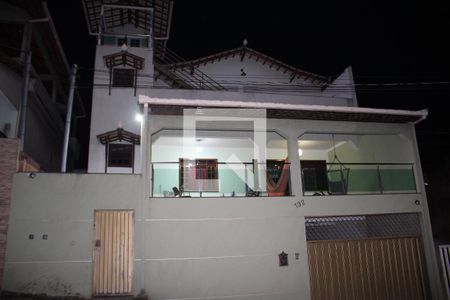 Casa à venda com 585m², 5 quartos e 4 vagasFachada