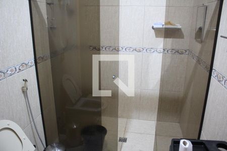 Casa à venda com 585m², 5 quartos e 4 vagasBanheiro 1