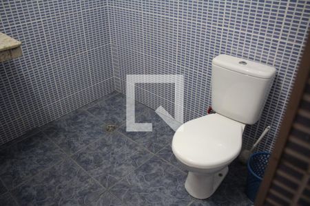 Casa à venda com 585m², 5 quartos e 4 vagasBanheiro 2