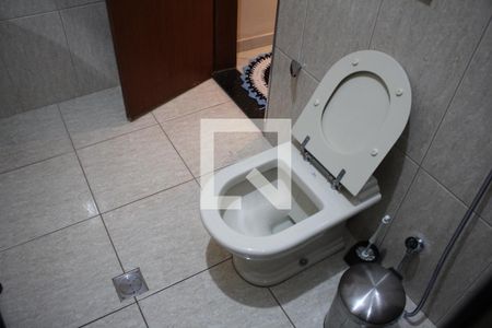 Casa à venda com 585m², 5 quartos e 4 vagasBanheiro 1