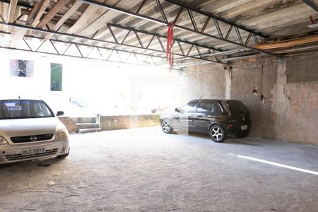 Casa à venda com 30m², 1 quarto e 8 vagas Casa à venda com 30m², 1 quarto e 8 vagasQuintal e Garagem