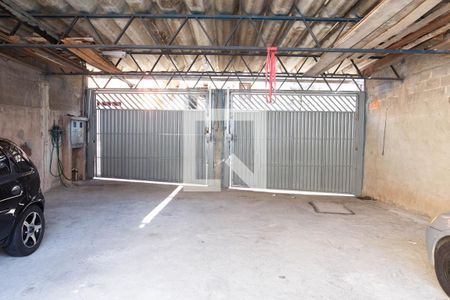 Casa à venda com 30m², 1 quarto e 8 vagas Casa à venda com 30m², 1 quarto e 8 vagasQuintal e Garagem