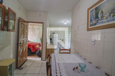 Casa à venda com 100m², 2 quartos e 2 vagasCozinha e Área de Serviço