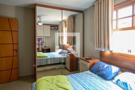 Casa à venda com 198m², 3 quartos e 2 vagasQuarto 2