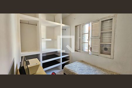 Quarto 1 de casa para alugar com 2 quartos, 80m² em Jardim Sabara, São Paulo
