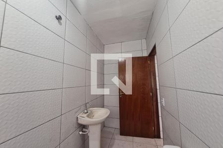 Banheiro de casa para alugar com 1 quarto, 42m² em Parque Santa Madalena, São Paulo