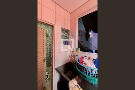 Casa à venda com 60m², 2 quartos e 2 vagas Casa à venda com 60m², 2 quartos e 2 vagasÁrea de Serviço