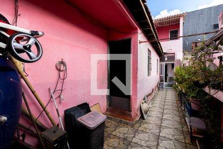 Casa à venda com 60m², 2 quartos e 2 vagas Casa à venda com 60m², 2 quartos e 2 vagasQuintal