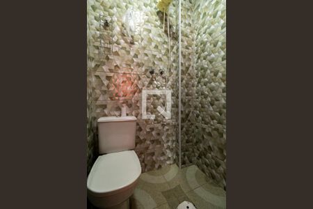 Casa à venda com 60m², 2 quartos e 2 vagas Casa à venda com 60m², 2 quartos e 2 vagasBanheiro de Serviço