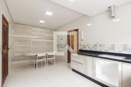 Casa à venda com 400m², 4 quartos e 6 vagasCozinha