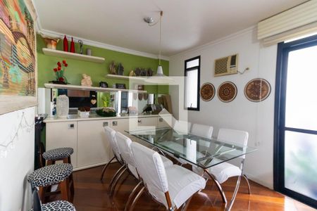 Sala de apartamento à venda com 3 quartos, 155m² em Icaraí, Niterói