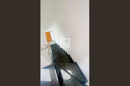 Apartamento para alugar com 79m², 2 quartos e 1 vaga Apartamento para alugar com 79m², 2 quartos e 1 vagaEscada