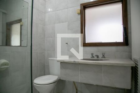 Banheiro de apartamento para alugar com 1 quarto, 30m² em Medianeira, Porto Alegre