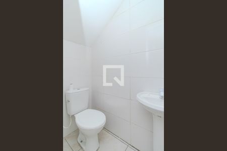 Banheiro de kitnet/studio para alugar com 1 quarto, 25m² em Medianeira, Porto Alegre