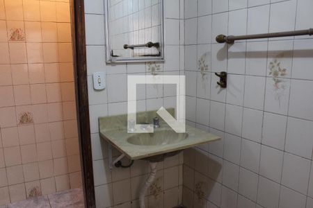 Banheiro de casa para alugar com 3 quartos, 80m² em Parque São Rafael, São Paulo