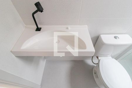 Detalhe do banheiro de kitnet/studio para alugar com 1 quarto, 19m² em Tingui, Curitiba