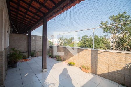 Casa de condomínio à venda com 150m², 4 quartos e 1 vagaSacada 