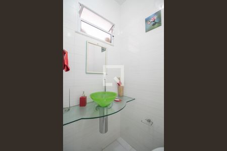 Casa de condomínio à venda com 150m², 4 quartos e 1 vagaBanheiro