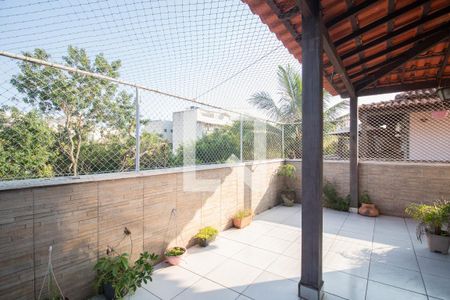 Casa de condomínio à venda com 150m², 4 quartos e 1 vagaSacada 