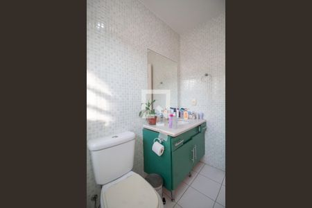 Casa de condomínio à venda com 150m², 4 quartos e 1 vagaBanheiro