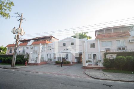 Casa de condomínio à venda com 150m², 4 quartos e 1 vagaFachada 