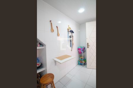 Casa de condomínio à venda com 150m², 4 quartos e 1 vagaDespensa