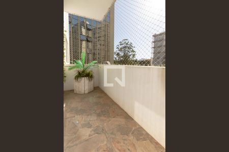 Sacada de apartamento para alugar com 4 quartos, 214m² em Itaim Bibi, São Paulo