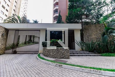 Apartamento à venda com 390m², 6 quartos e 4 vagasFachada e portaria