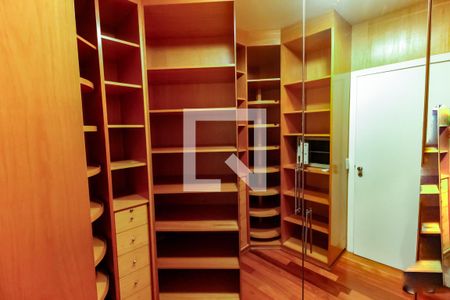 Apartamento à venda com 390m², 6 quartos e 4 vagasCloset da suíte 4