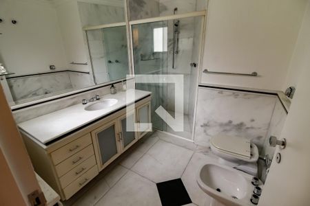 Apartamento à venda com 390m², 6 quartos e 4 vagasBanheiro da Suíte 2