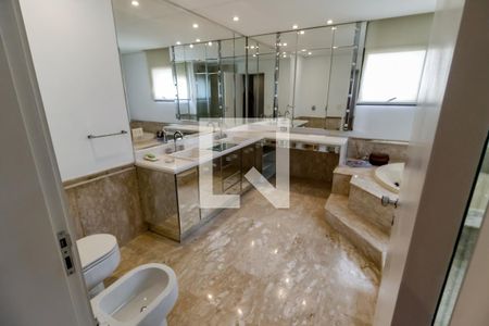 Apartamento à venda com 390m², 6 quartos e 4 vagasBanheiro da Suíte 4