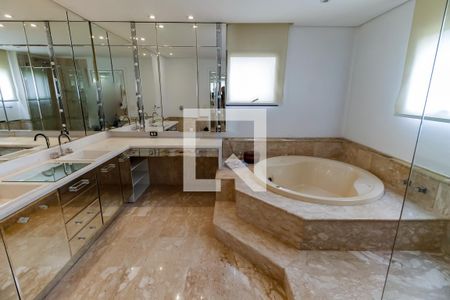 Apartamento à venda com 390m², 6 quartos e 4 vagasBanheiro da Suíte 4