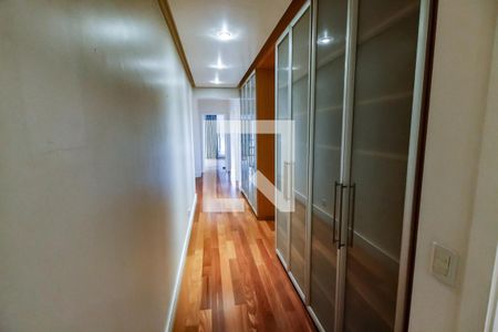 Apartamento à venda com 390m², 6 quartos e 4 vagasArmários corredor