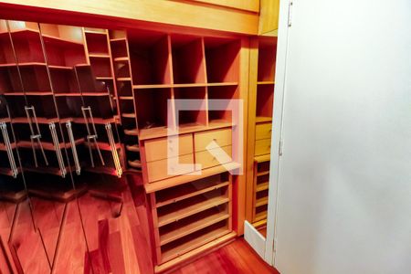 Apartamento à venda com 390m², 6 quartos e 4 vagasCloset da suíte 4